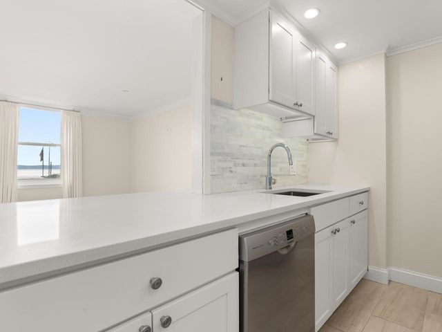 131 Main St Apt 403, Burlington, VT 05401
