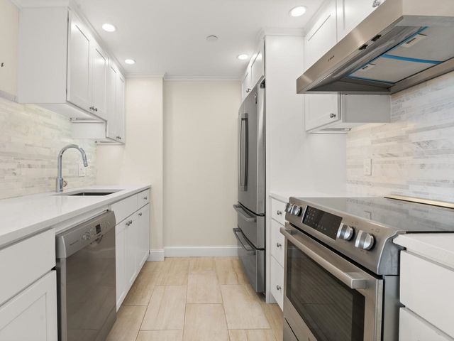 131 Main St Apt 403, Burlington, VT 05401