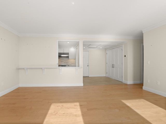 131 Main St Apt 403, Burlington, VT 05401