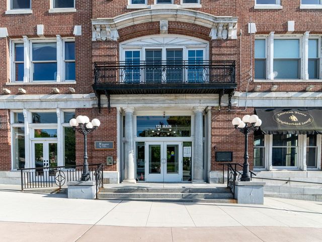 131 Main St Apt 403, Burlington, VT 05401