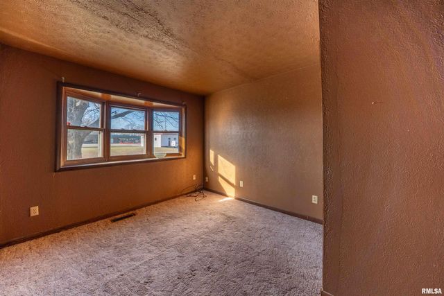 1516 N 16TH Street, Pekin, IL 61554