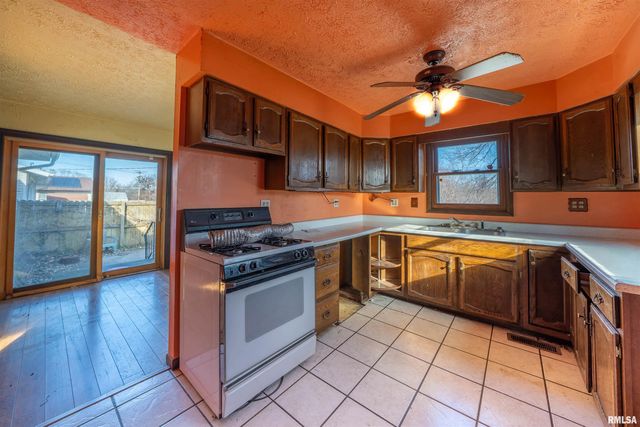 1516 N 16TH Street, Pekin, IL 61554