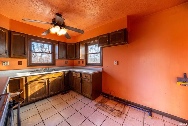 1516 N 16TH Street, Pekin, IL 61554