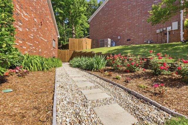 1012 Heathfield Cir, Brentwood, TN 37027