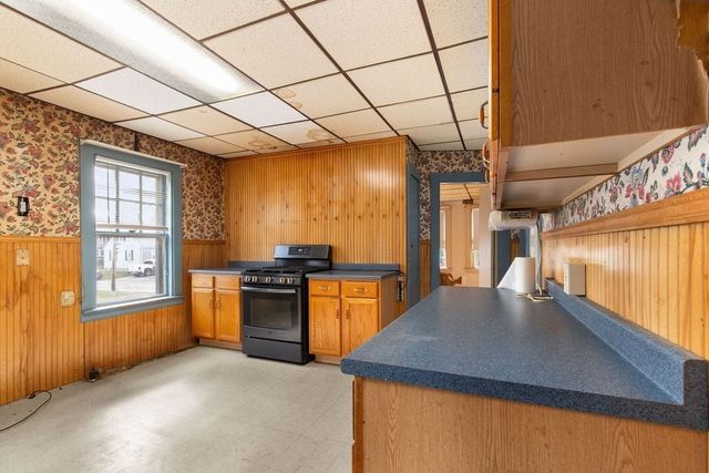 27 Sutton St, Brockton, MA 02301