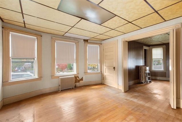 27 Sutton St, Brockton, MA 02301