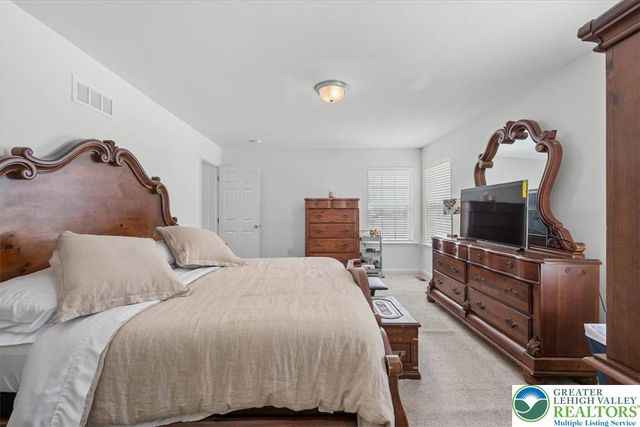 5037 Lilac Drive, North Whitehall Twp, PA 18078