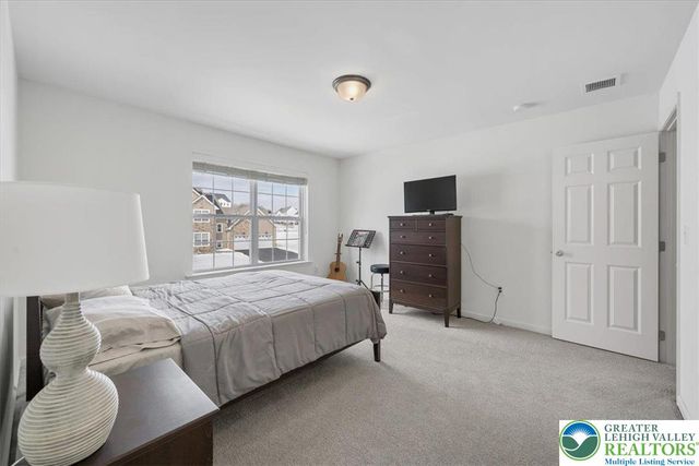 5037 Lilac Drive, North Whitehall Twp, PA 18078