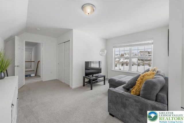 5037 Lilac Drive, North Whitehall Twp, PA 18078