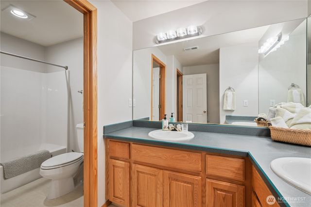 239 W St. James, Longview, WA 98632