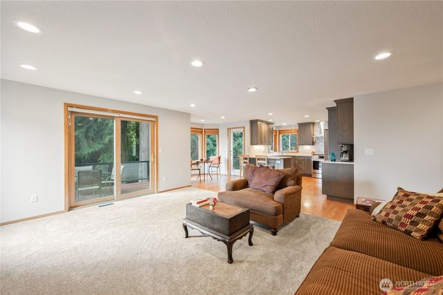239 W St. James, Longview, WA 98632
