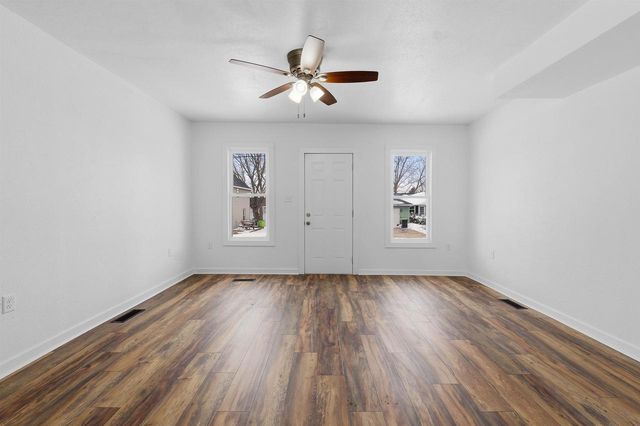 170 S High Street, Mayville, WI 53050