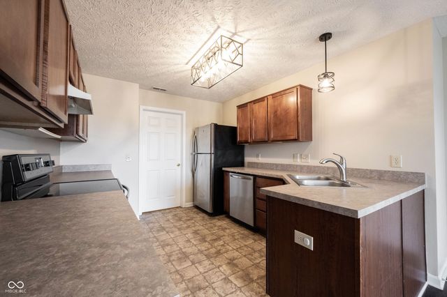 2781 Grand Fir, Greenwood, IN 46143