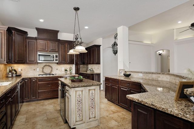 67 N Old Cedar Circle, The Woodlands, TX 77382