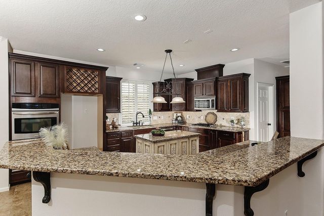 67 N Old Cedar Circle, The Woodlands, TX 77382