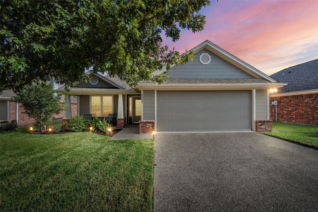 2549 Massey Lane, Robinson, TX 76706