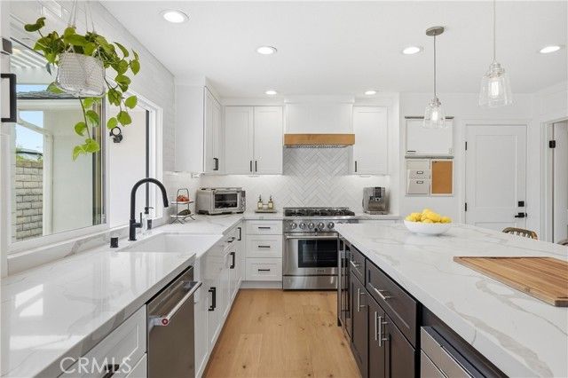 20082 Gothic Circle, Huntington Beach, CA 92646