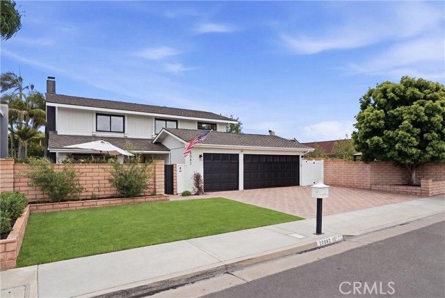 20082 Gothic Circle, Huntington Beach, CA 92646