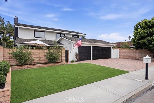 20082 Gothic Circle, Huntington Beach, CA 92646