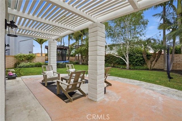 20082 Gothic Circle, Huntington Beach, CA 92646