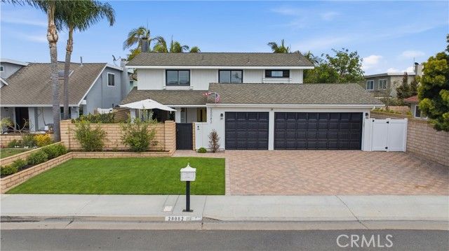 20082 Gothic Circle, Huntington Beach, CA 92646