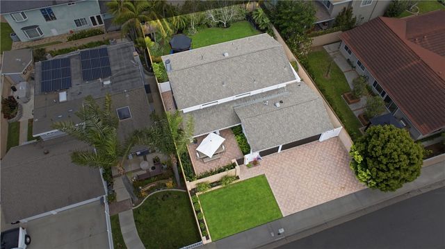 20082 Gothic Circle, Huntington Beach, CA 92646