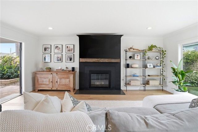 20082 Gothic Circle, Huntington Beach, CA 92646