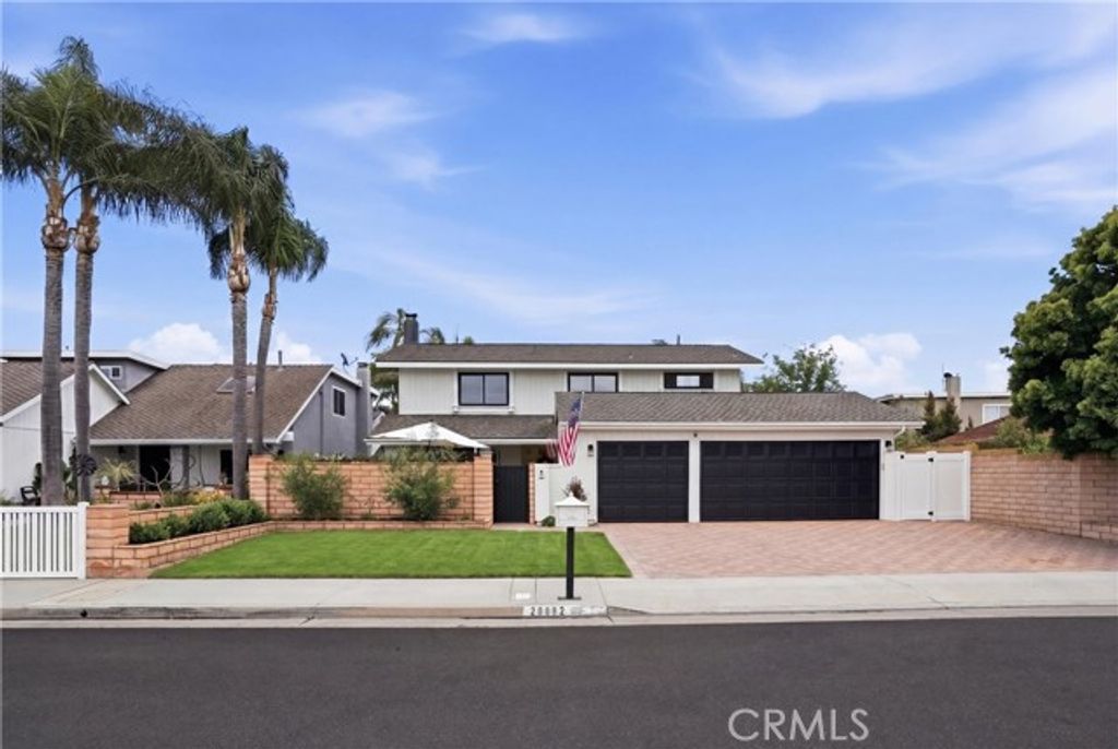 20082 Gothic Circle, Huntington Beach, CA 92646