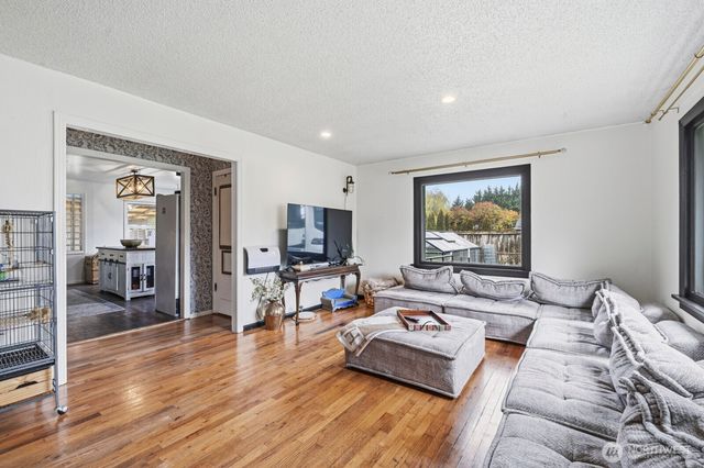 11324 Waller Road E, Tacoma, WA 98446