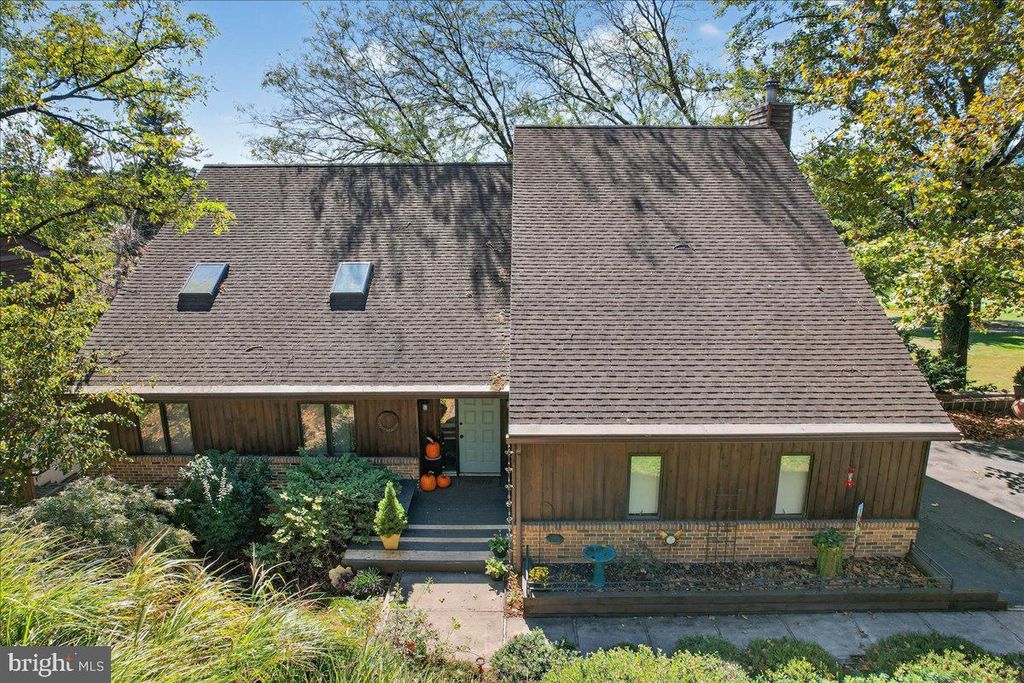 18 GOLFVIEW LN, Reading, PA 19606