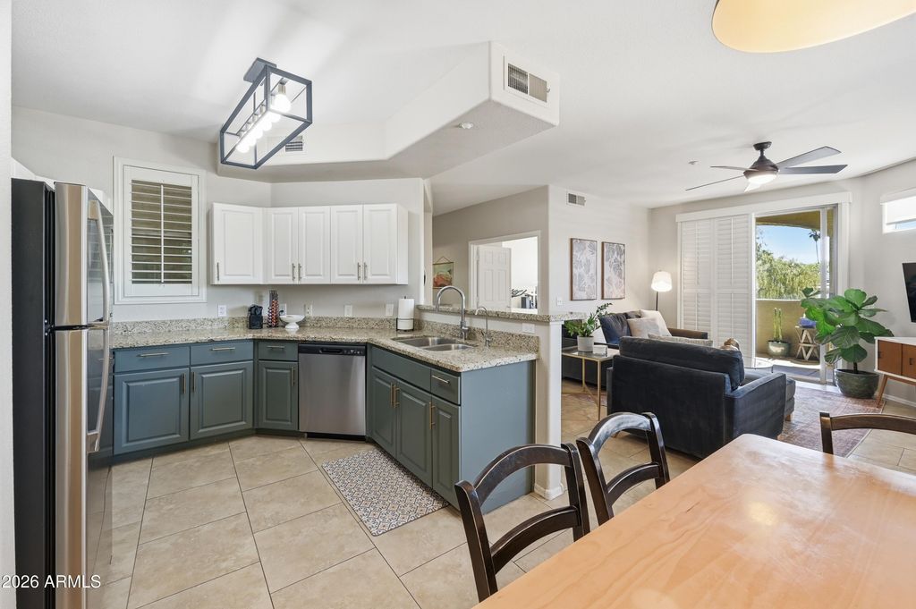 5303 N 7TH Street 220, Phoenix, AZ 85014 — exterior