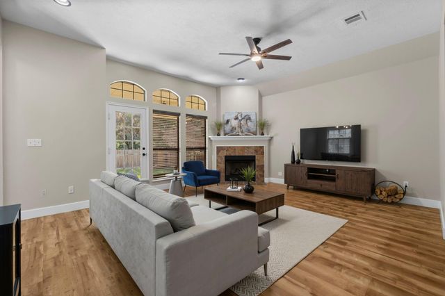 976 Northampton Drive, Conroe, TX 77303