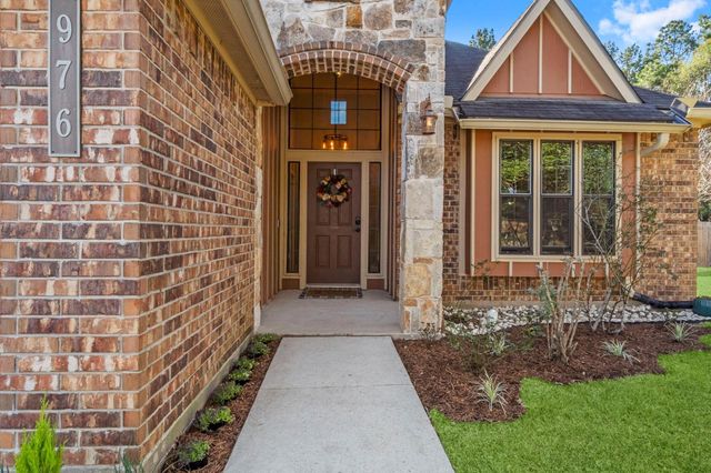 976 Northampton Drive, Conroe, TX 77303