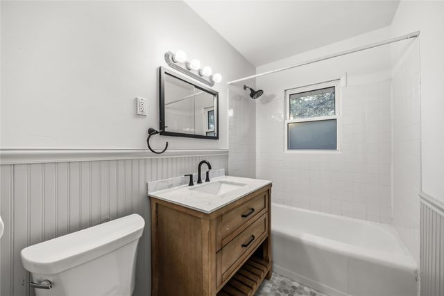 2904 Shadyoak Drive, Des Moines, IA 50310