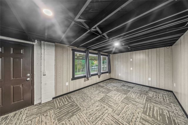 2904 Shadyoak Drive, Des Moines, IA 50310