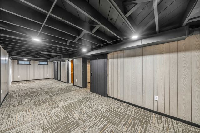 2904 Shadyoak Drive, Des Moines, IA 50310