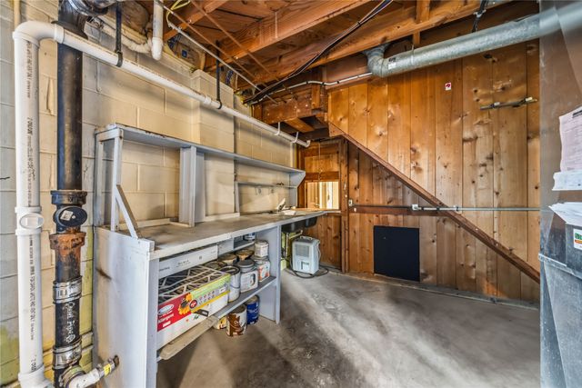 2904 Shadyoak Drive, Des Moines, IA 50310