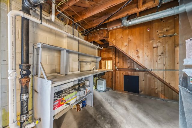 2904 Shadyoak Drive, Des Moines, IA 50310