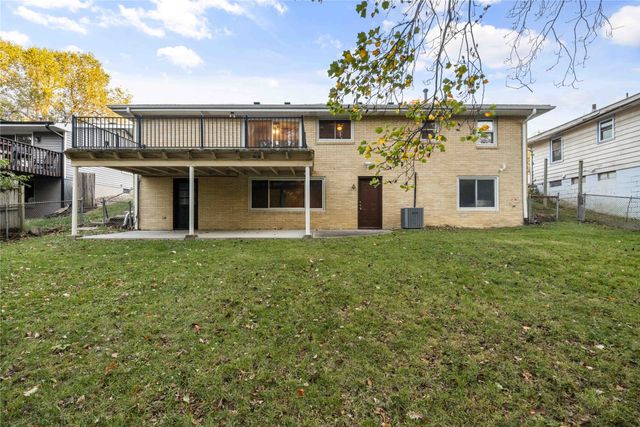 2904 Shadyoak Drive, Des Moines, IA 50310