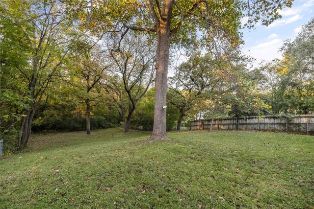 2904 Shadyoak Drive, Des Moines, IA 50310