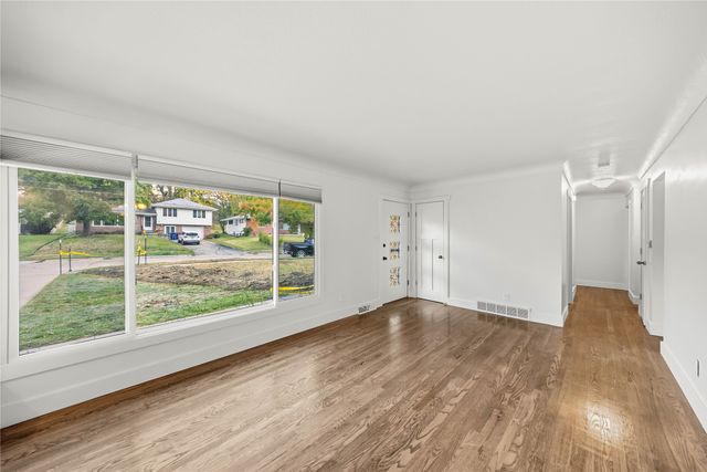 2904 Shadyoak Drive, Des Moines, IA 50310