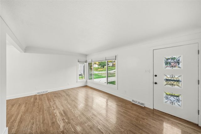 2904 Shadyoak Drive, Des Moines, IA 50310