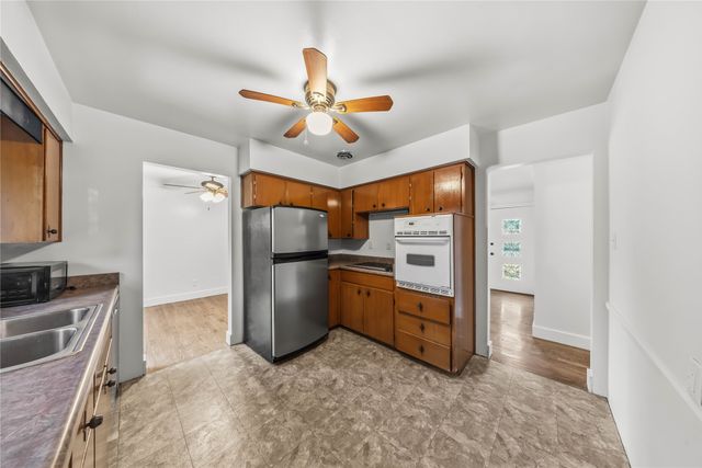 2904 Shadyoak Drive, Des Moines, IA 50310