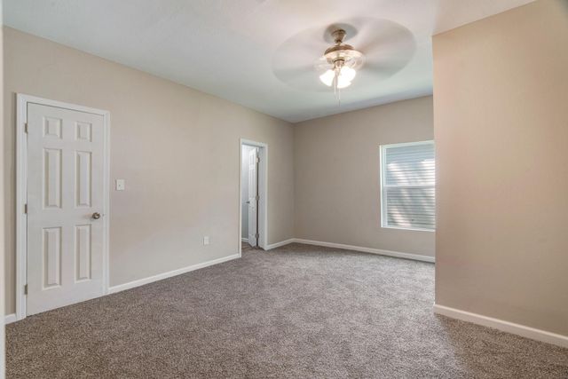 562 SW 1ST, Paris, TX 75460