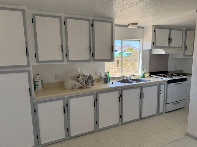 5232 N Cove Road, Golden Valley, AZ 86413