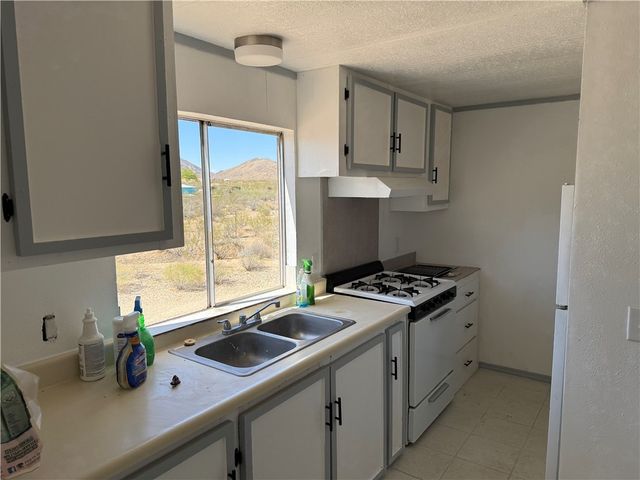 5232 N Cove Road, Golden Valley, AZ 86413