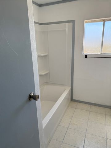 5232 N Cove Road, Golden Valley, AZ 86413