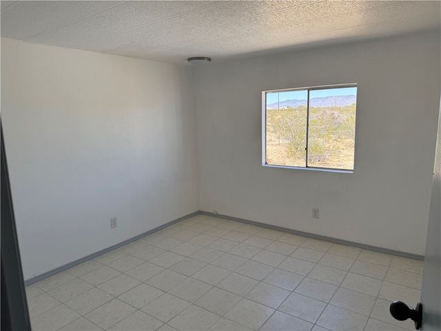 5232 N Cove Road, Golden Valley, AZ 86413