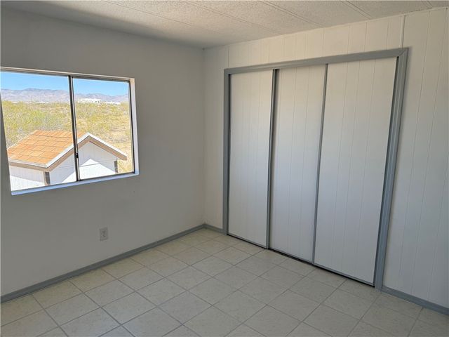 5232 N Cove Road, Golden Valley, AZ 86413