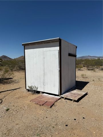 5232 N Cove Road, Golden Valley, AZ 86413